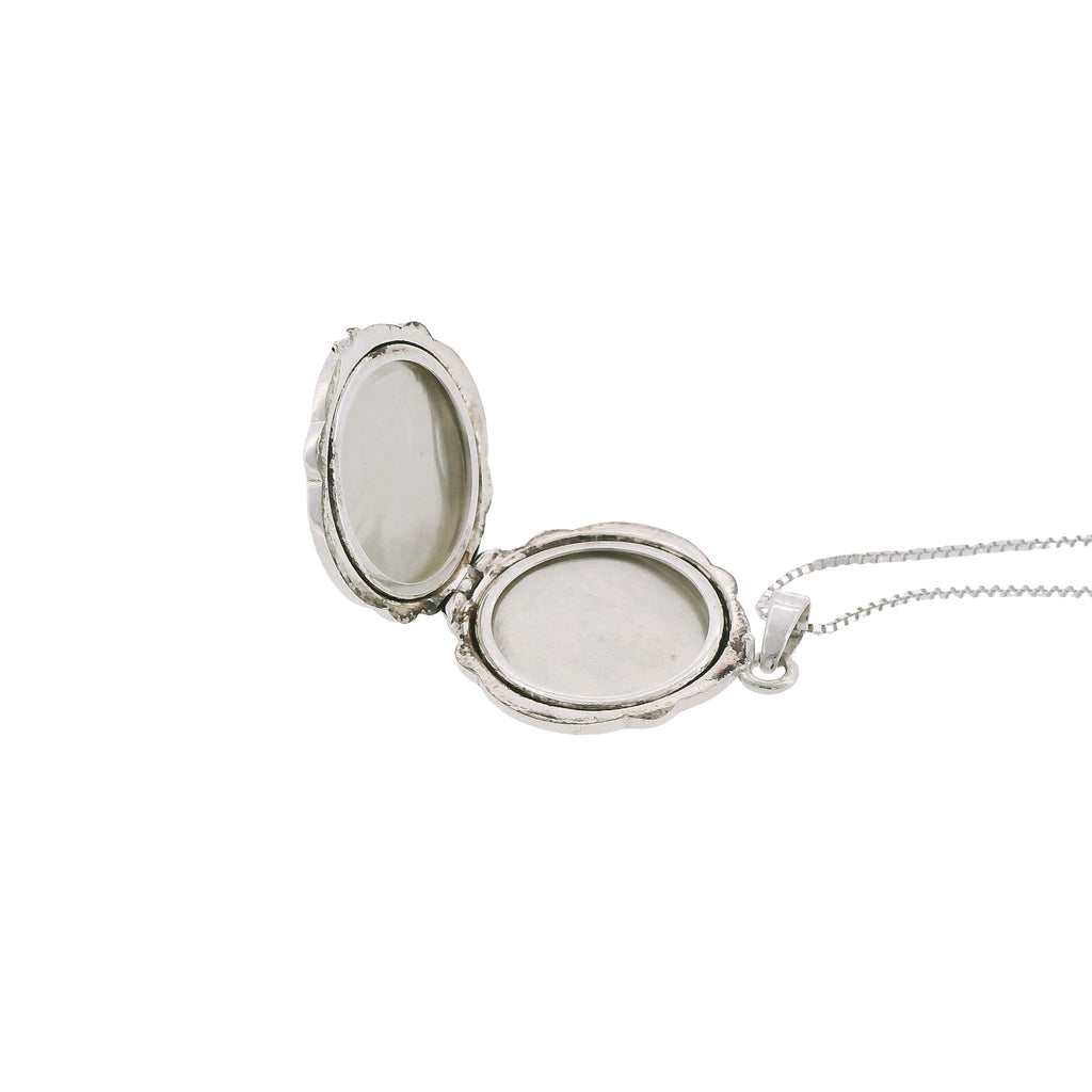 Pre-Loved Vintage Silver Engraved Floral Locket Pendant & Chain
